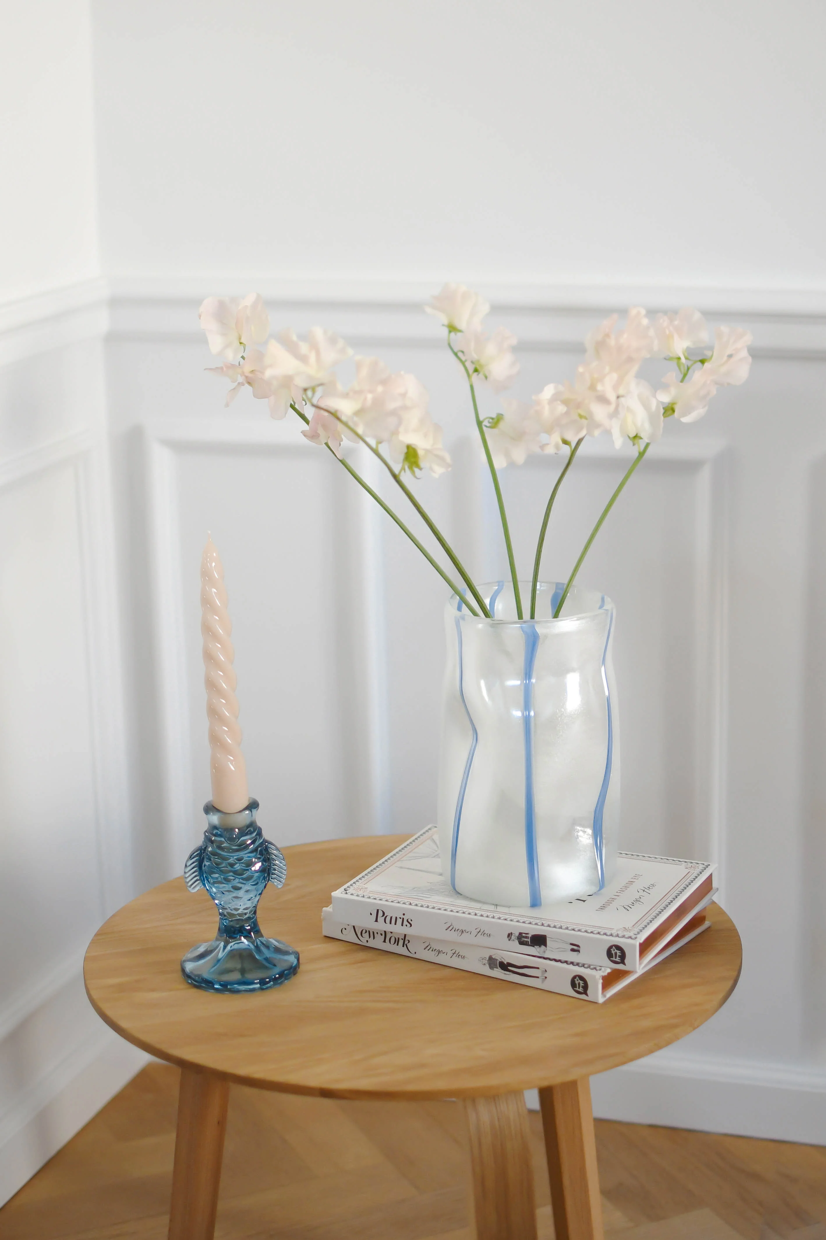 Glas vase med striber, Hvid/Blå - H19 cm - Image 2