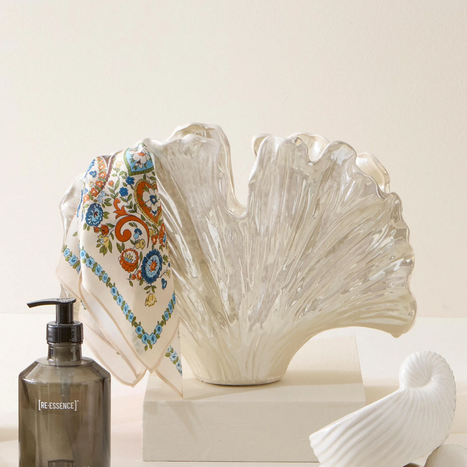 Seashell vase, Perlemor - H22,5 cm - Image 2