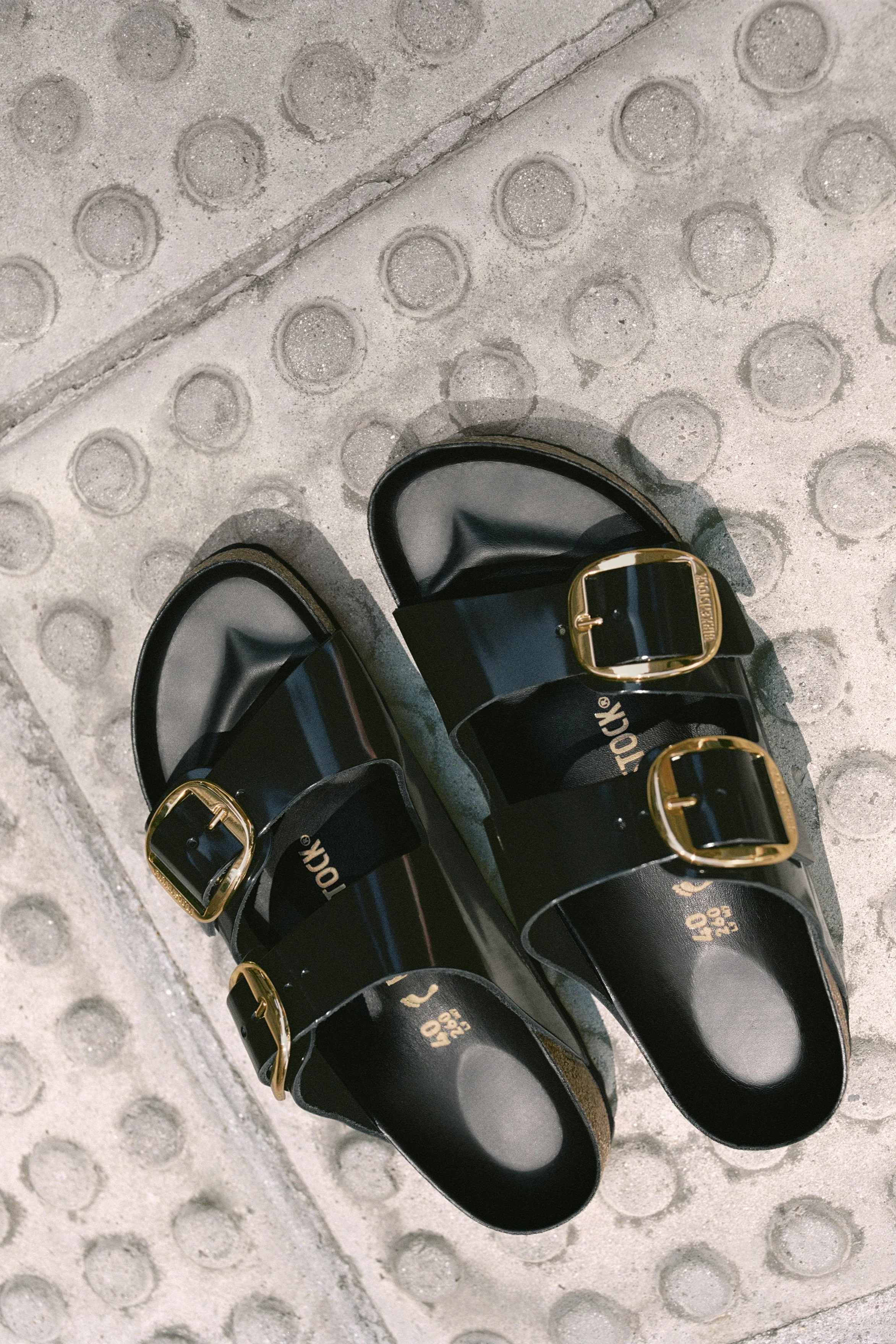 Arizona Big Buckle sandal - High Shine Black - Image 3