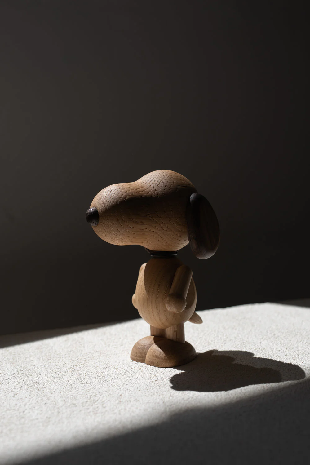 Peanut x Snoopy Smoked Oak træfigur - small - Image 2
