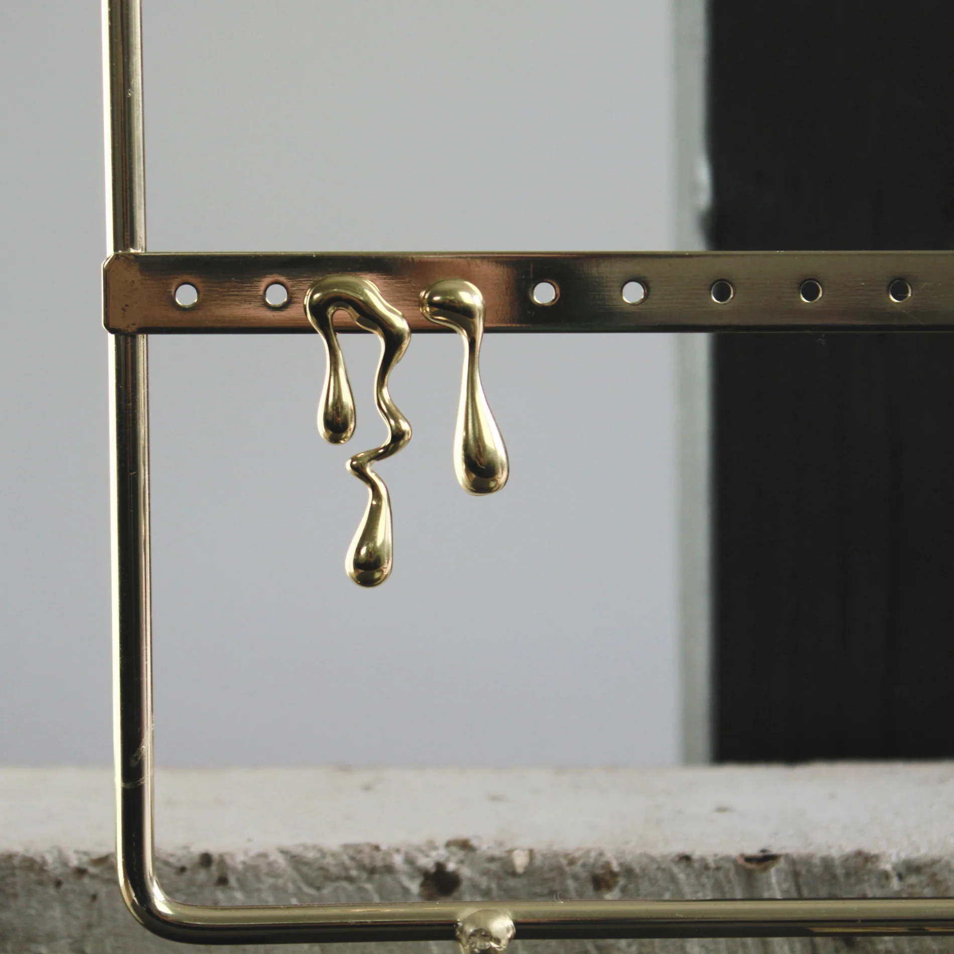 Asymmetrical Lucky ørering, vandfast - forgyldt - Image 2