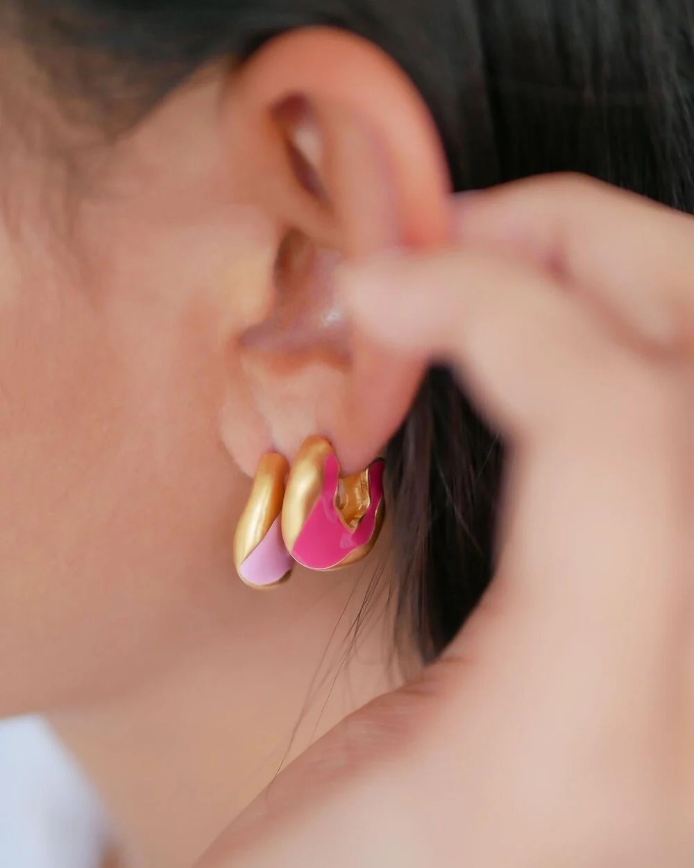 Amelia hoops, Light Pink - forgyldt - Image 3