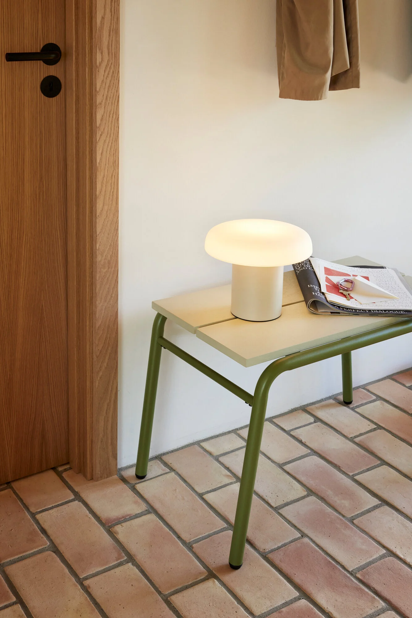 Ateliers bordlampe, sand/hvid - Ø25 cm - Image 2