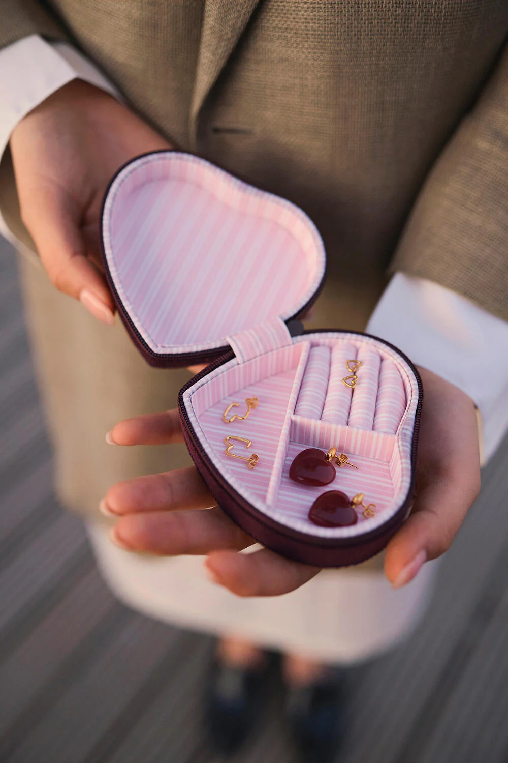 Rosy Heart øreringe - Maroon - Image 3