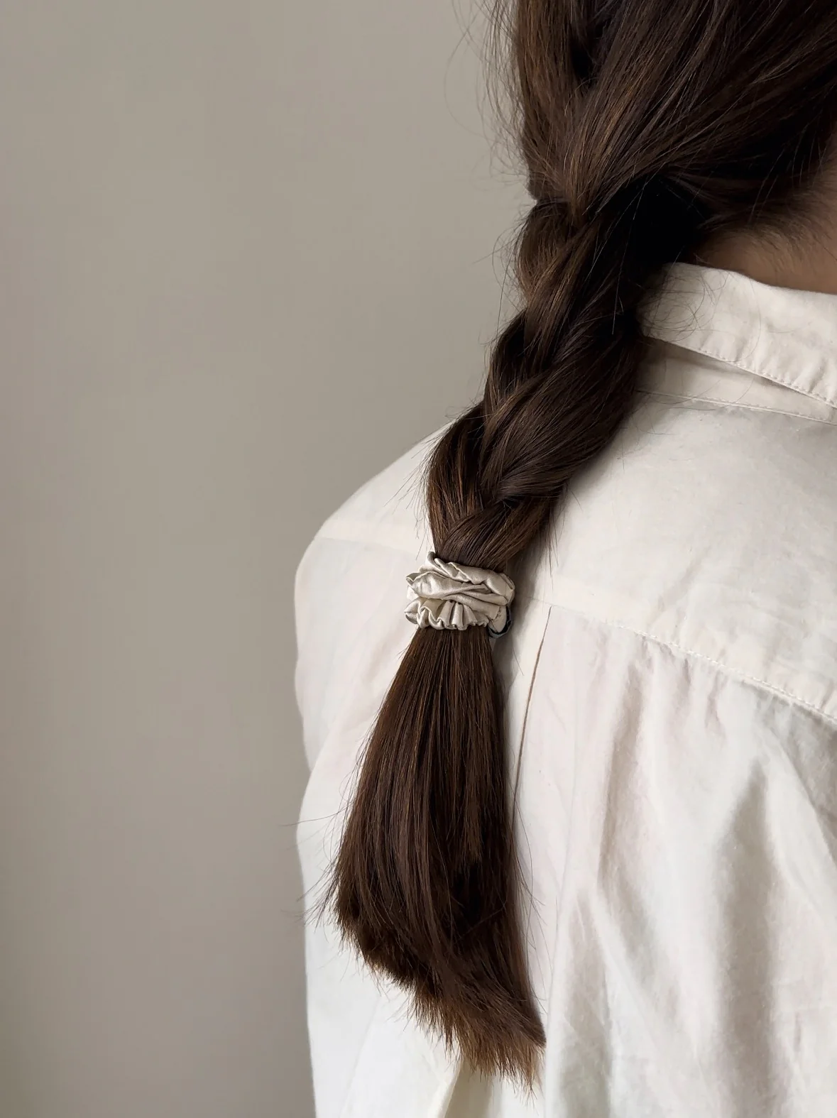 Silke scrunchie - beige - Image 2