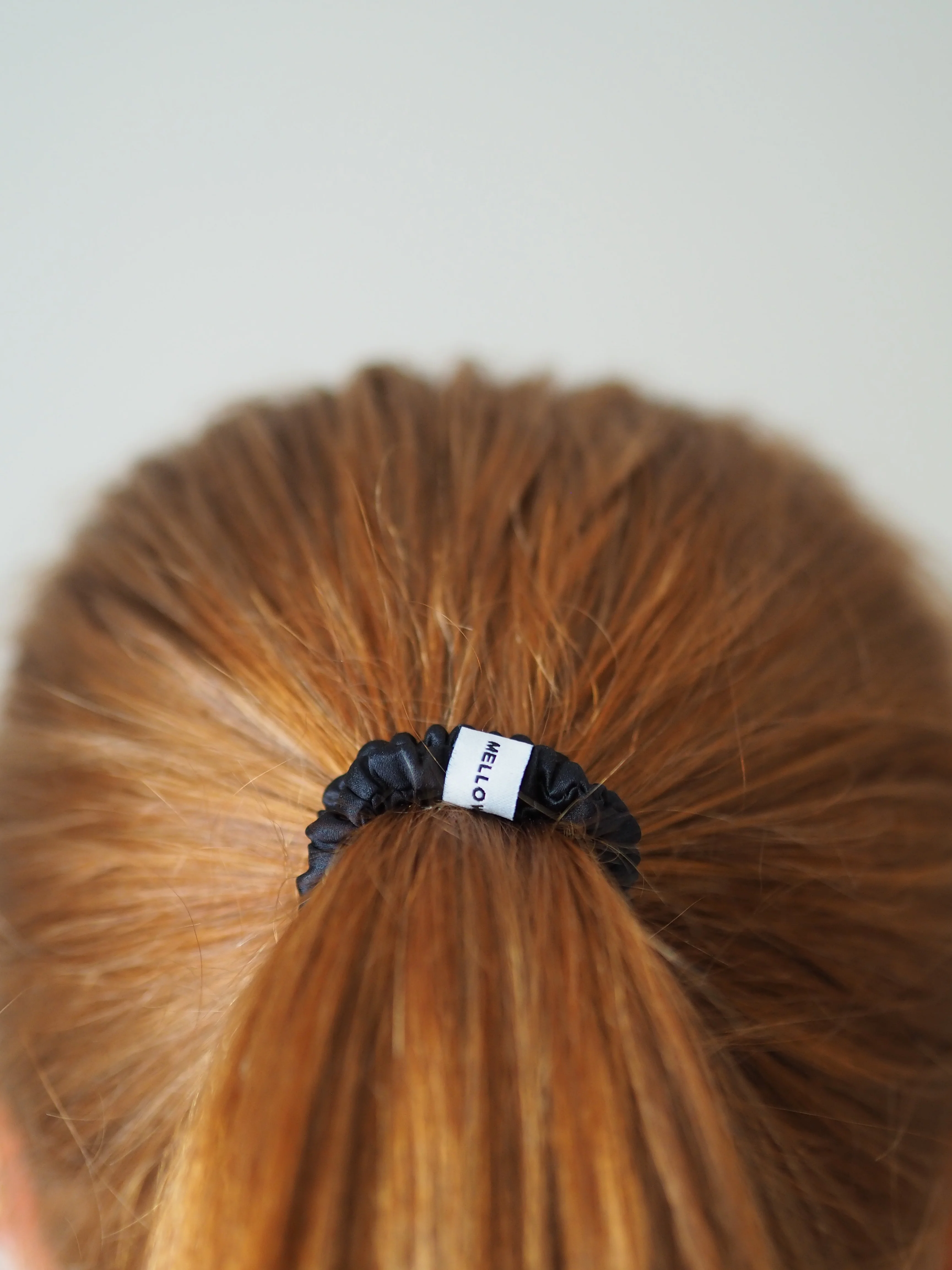Silke scrunchie - sort - Image 2