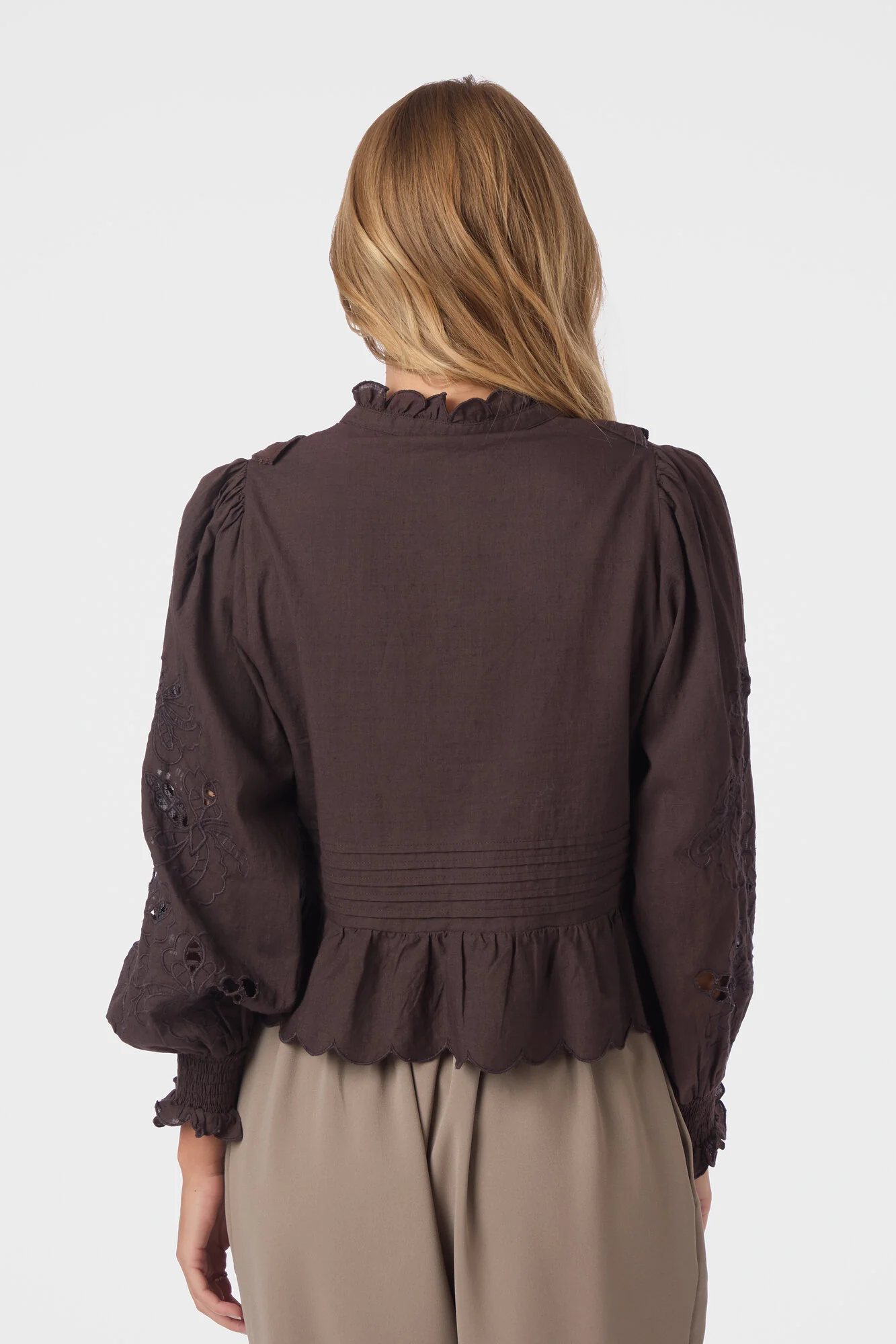 Petrine Embroidery bluse - mørkebrun - Image 3