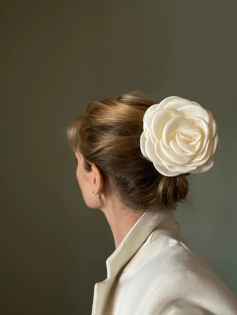 Giant Satin Rose hårklemme - beige - Image 2