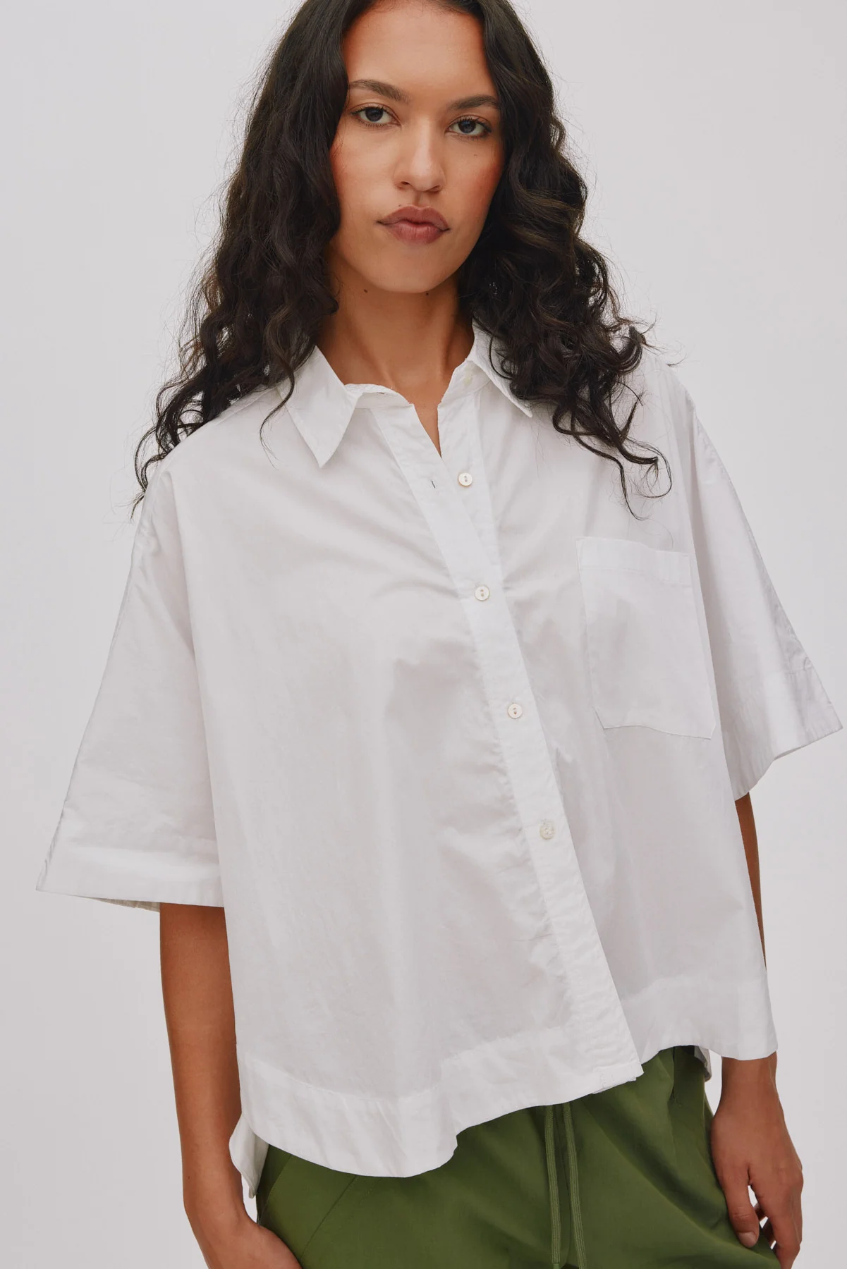 Berte Poplin Curved Hem skjorte - hvid