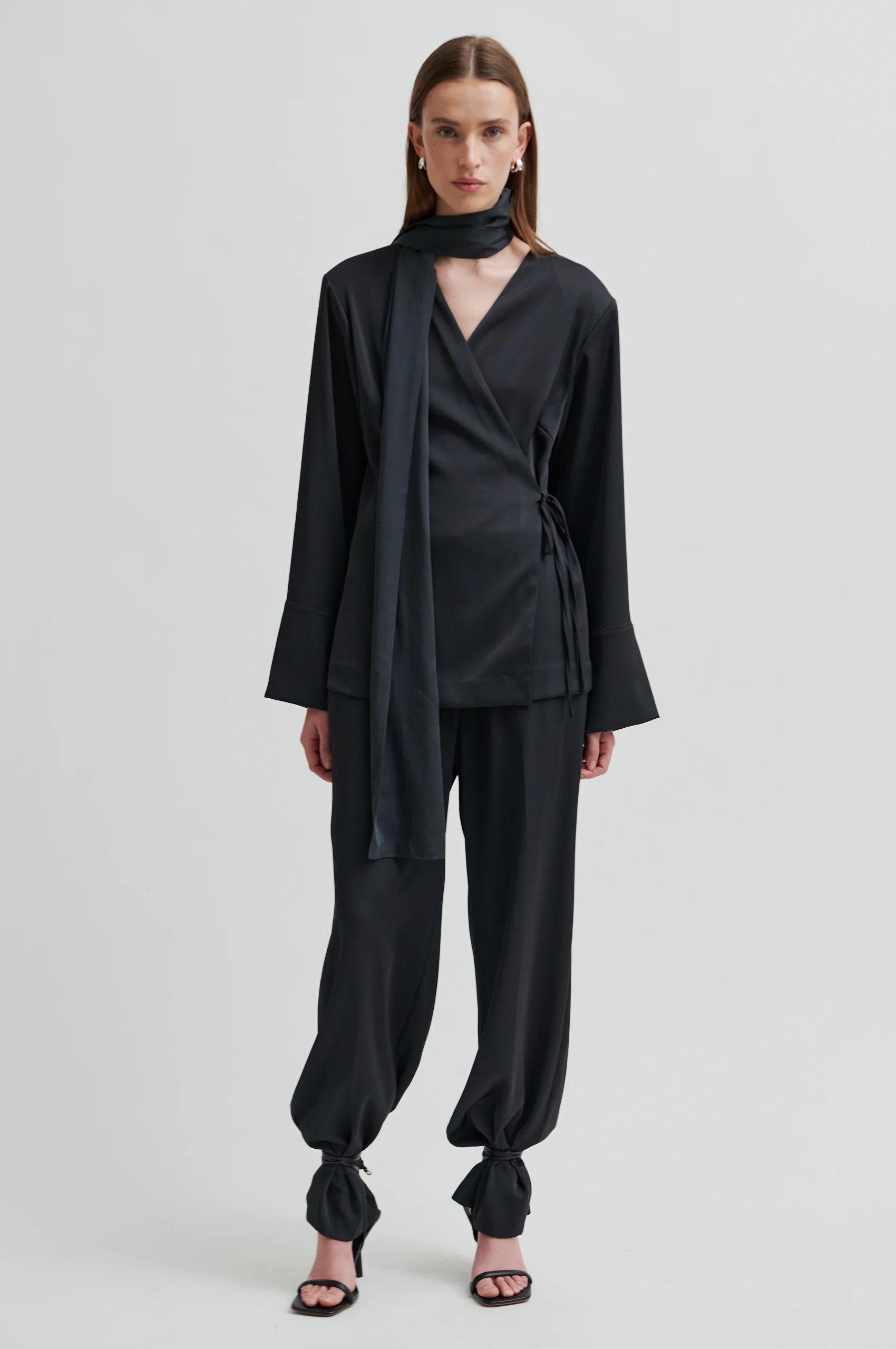 Glari Wrap bluse - Black Sand - Image 7