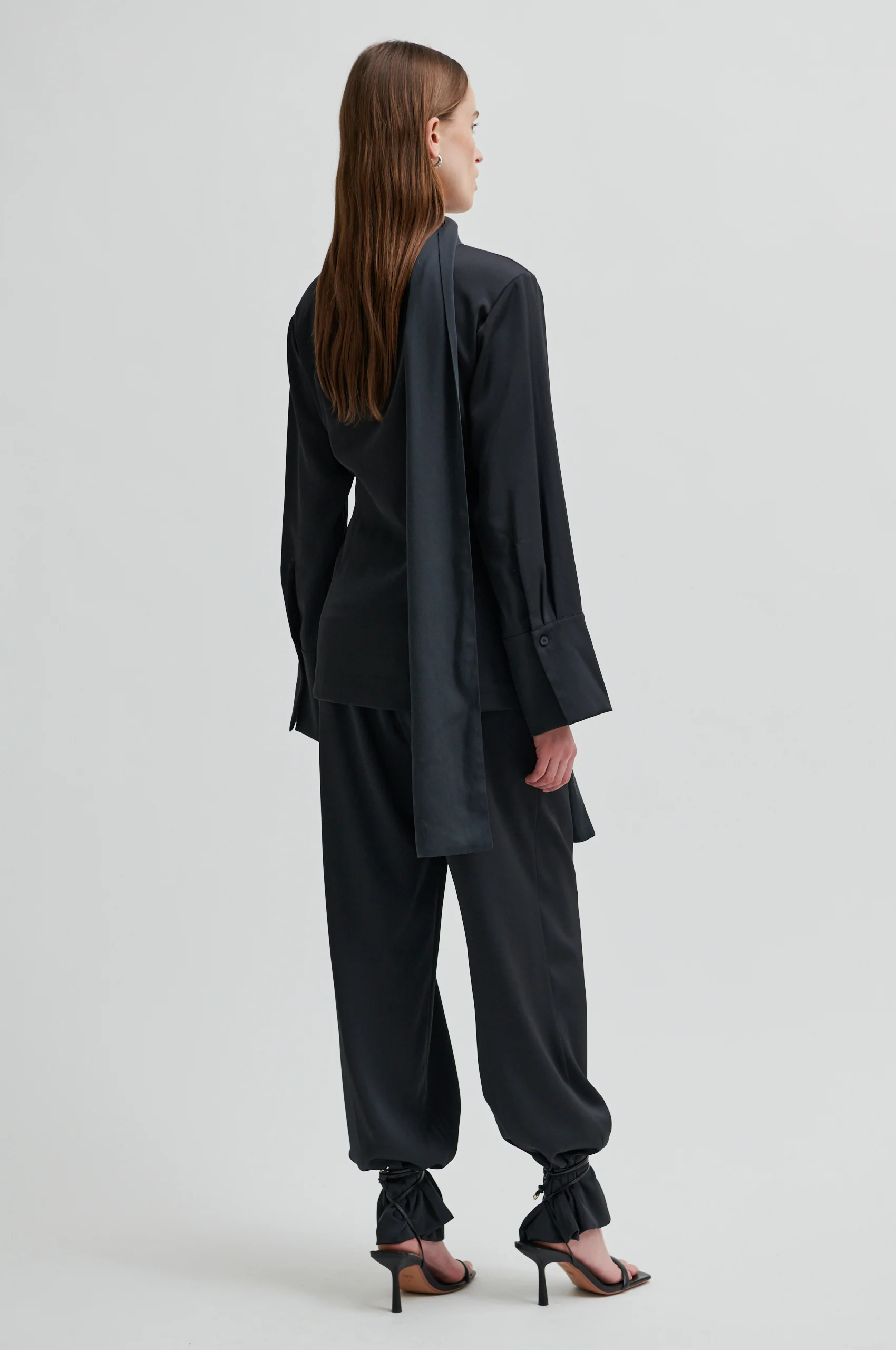 Glari Wrap bluse - Black Sand - Image 9