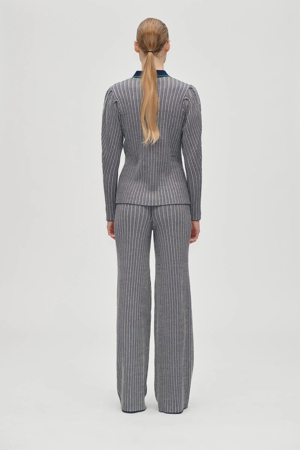Langærmet strikket polotrøje - Soft Striped Rib - Image 4