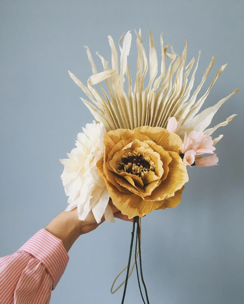 Grand Dahlia papirblomst - sand - Image 4