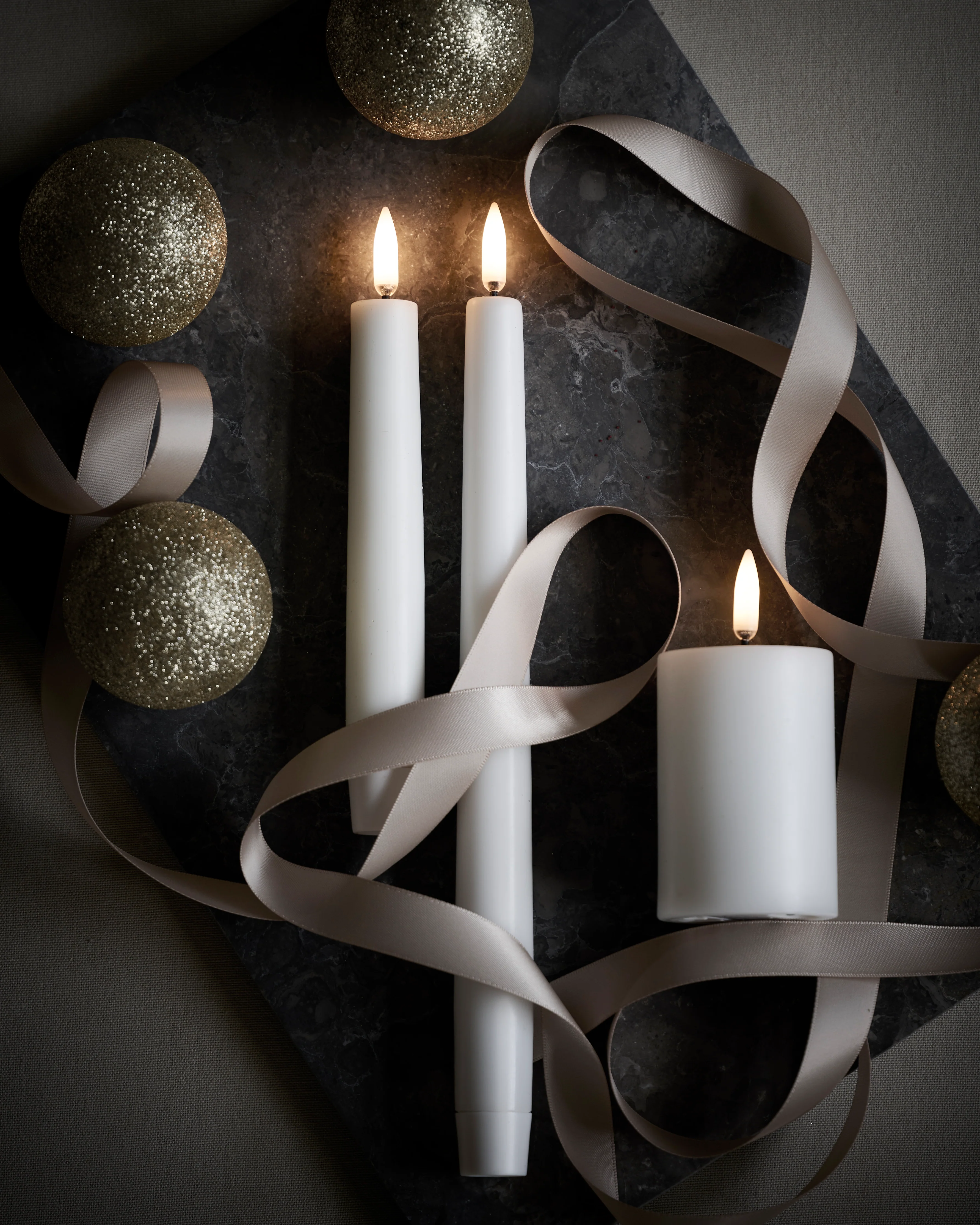 LED Taper Slim kronelys 2 stk. Nordic White -  H35 cm. - Image 3